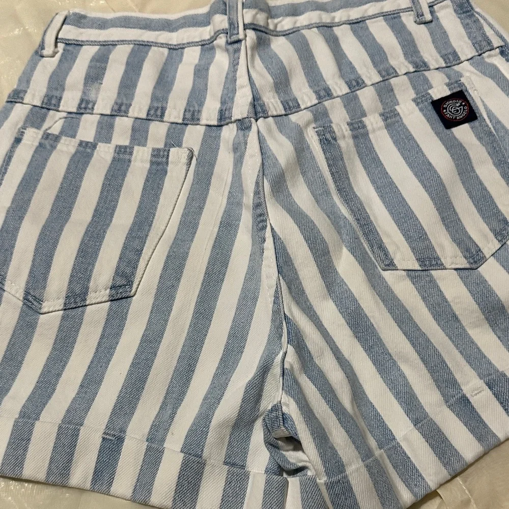 Chic Striped Jean Shorts in Blue and White
